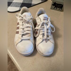 Adidas court tennis shoe pink